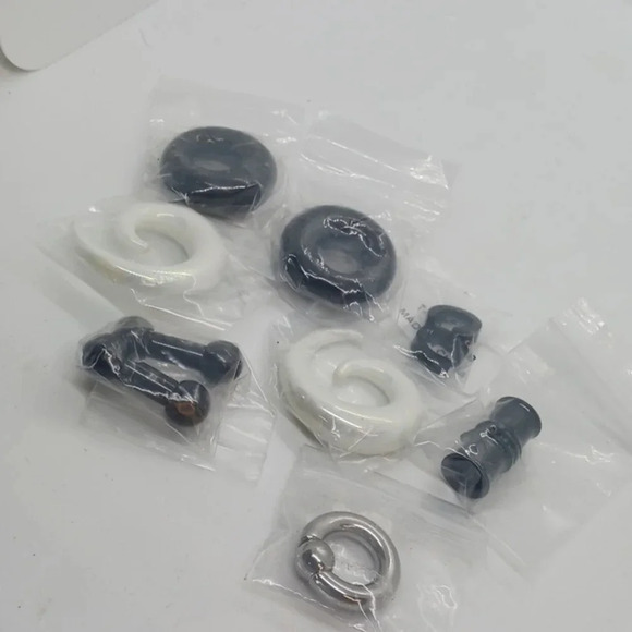 Anvazise 1Pc Ear Expander Solid Color Skin-friendly  NWT ASSORTED EAR GAUGES